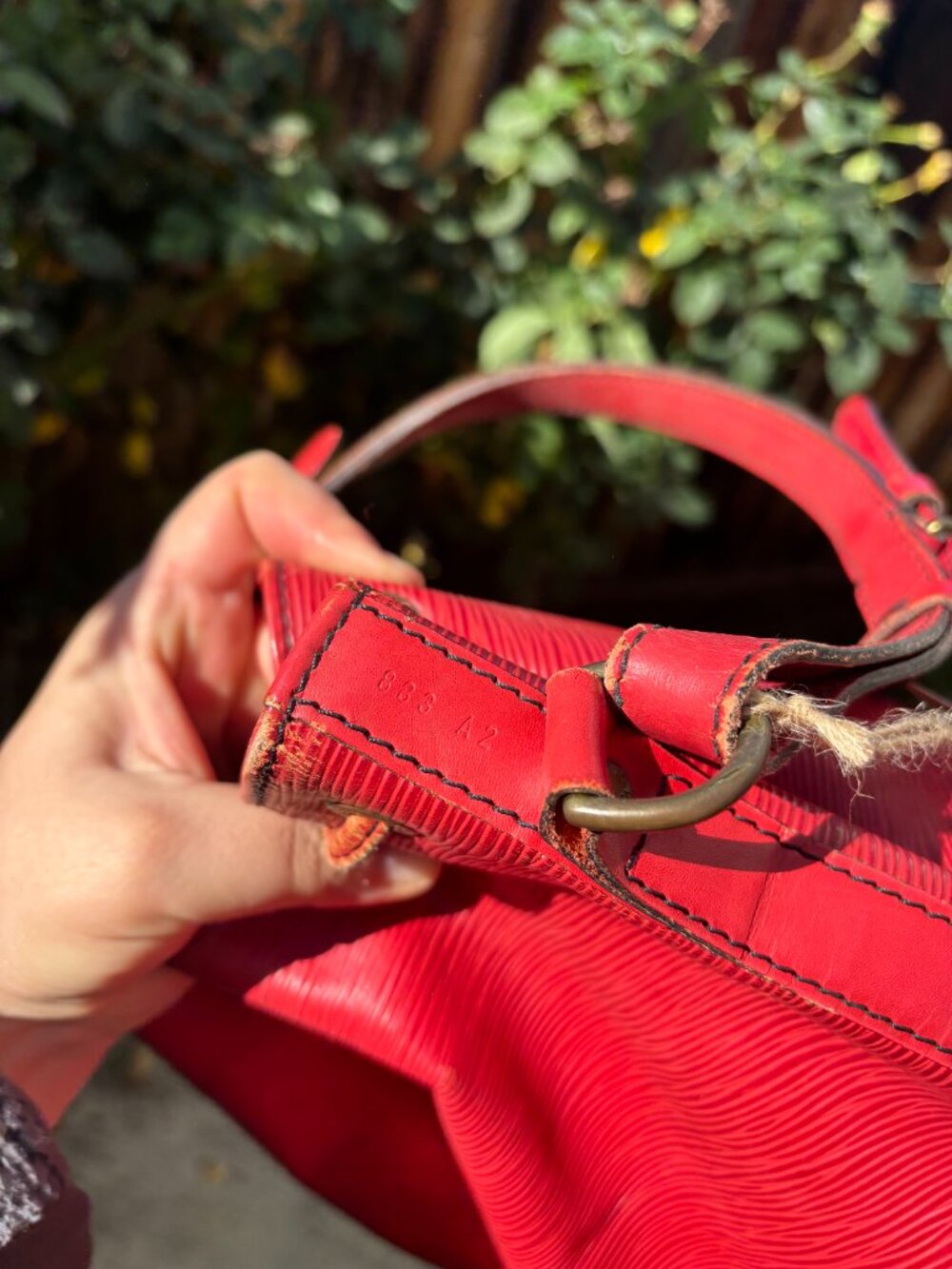 Authentic Louis Vuitton Red Neo Shoulder EPI RED - Picture 8 of 16